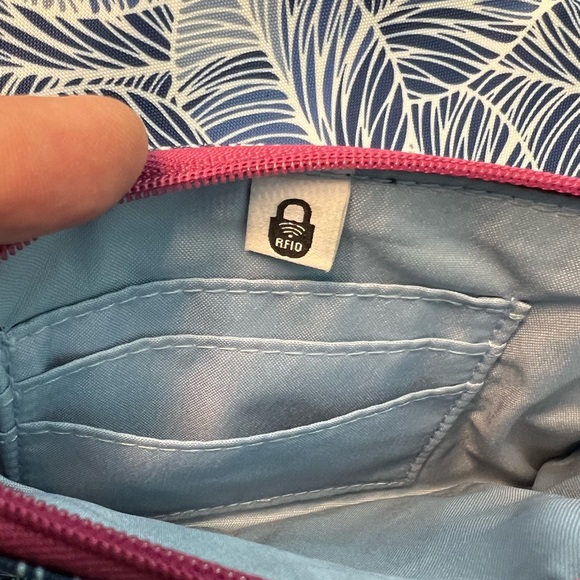 Baggallini Metro Convertible Backpack with RFID Wristlet - Picture 8 of 12